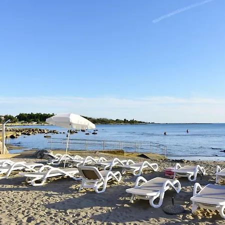 Appartement With A Parking Space Zambratija, Umag - 7059